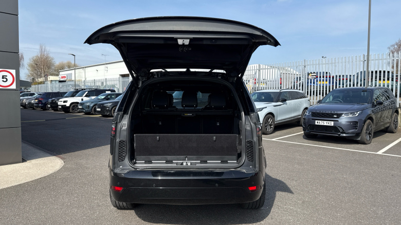 Land Rover Discovery 3.0 D300 Dynamic SE 5dr Auto Diesel Station Wagon